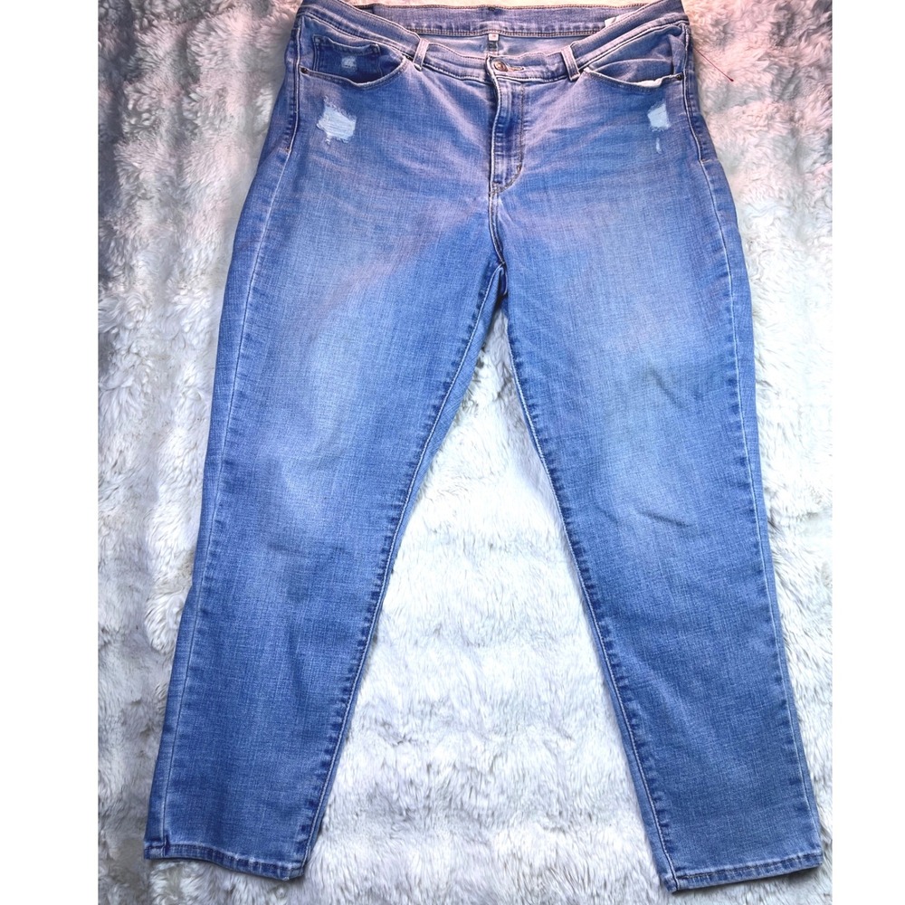 Levi Strauss & Co Womens Size 16 Medium Wash Distressed Straight Leg Jeans. A3